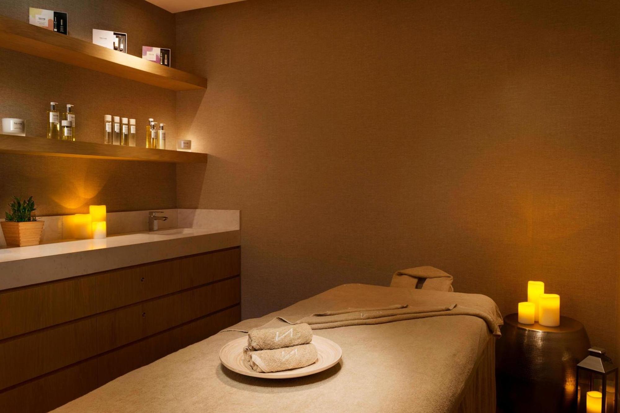 La Ville Hotel & Suites City Walk Dubai, Autograph Collection Экстерьер фото A treatment room at The Spa at The Landmark