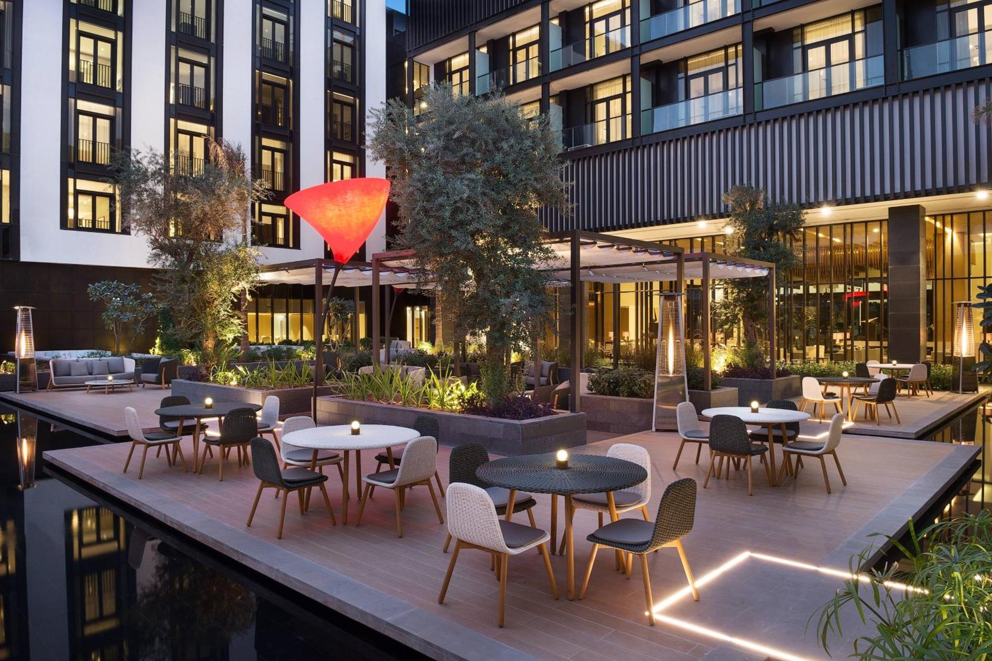 La Ville Hotel & Suites City Walk Dubai, Autograph Collection Экстерьер фото The hotel's courtyard